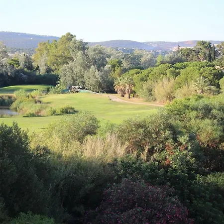 - Apartamento E Golf Pl Ii アパート *